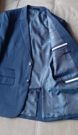 Traje juvenil azul para graduación, celebraciones.