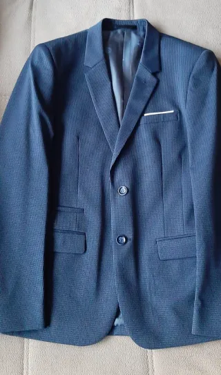 Traje juvenil azul para graduación, celebraciones.