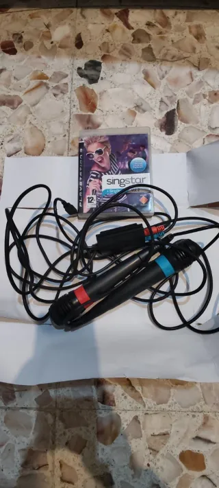Juego SingStar2 PS3 + 2 Micrófonos