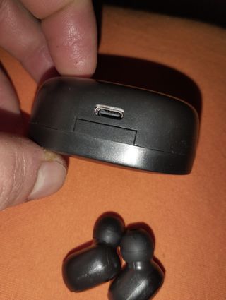 Cuffie wireless nere e rosse