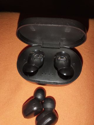 Cuffie wireless nere e rosse