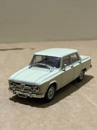 Alfa Romeo Giulia 1:43
