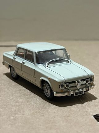 Alfa Romeo Giulia 1:43