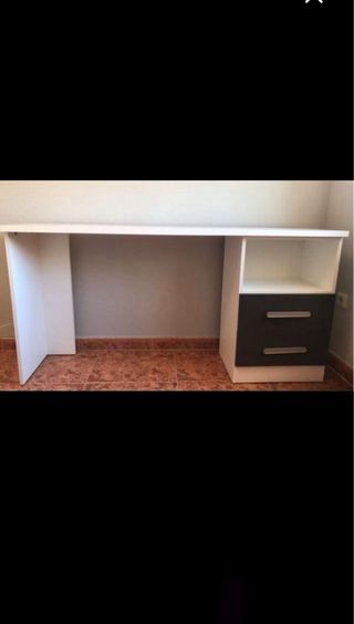 Escritorio blanco y gris