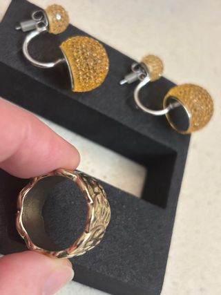 Conjunto pendientes y anillo dorado