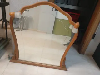 Espejo de madera y cristal decorativo