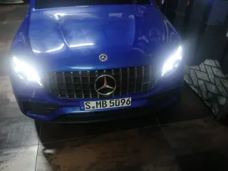 Coche eléctrico infantil azul