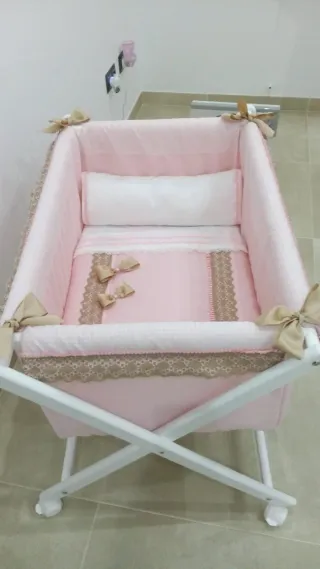 Minicuna tijera rosa con detalles
