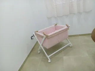 Minicuna tijera rosa con detalles