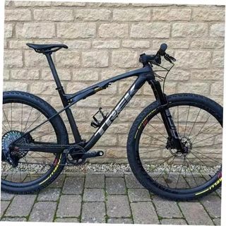 Bicicleta Trek Negra Montaña