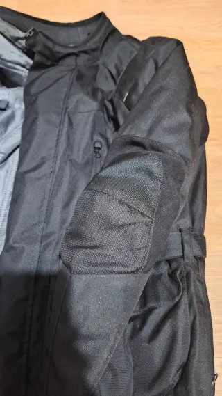 Chaqueta de moto negra