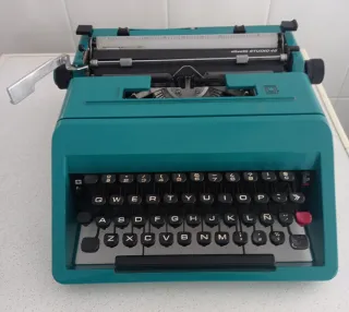 Máquina de escribir Olivetti Studio 45