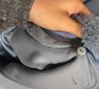 Cappotto Moschino Grigio con Dettagli Neri