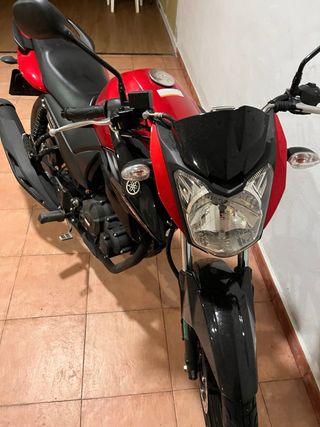 Yamaha YS125 Roja  Como nueva. Muy pocos kilometro