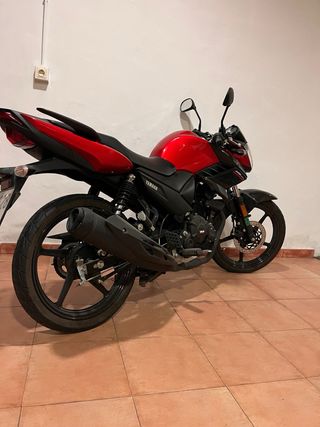 Yamaha YS125 Roja  Como nueva. Muy pocos kilometro