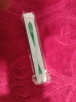 Abanico de papel verde y blanco