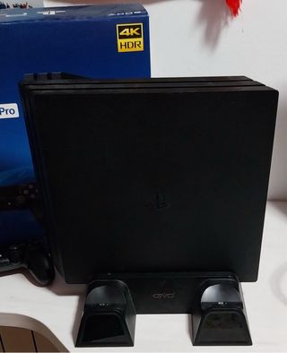 PS4 pro 1 TB  un mando y juegos