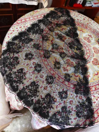 Pañuelo de encaje negro