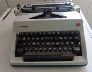 Máquina de escribir Olympia