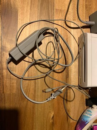 Nintendo Wii U blanca + GamePad + mandos + cables