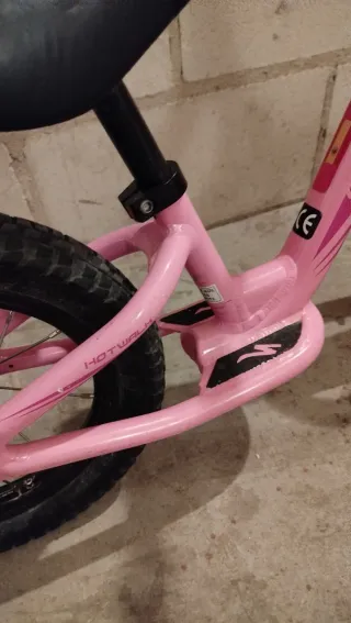 Bicicleta sin pedales Specialized rosa