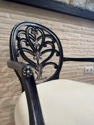 Sillón madera respaldo calado tapizado beige