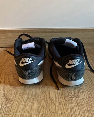 Zapatillas Nike Negras y Blancas