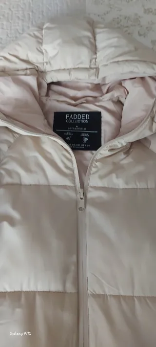 Abrigo largo acolchado oversize beige