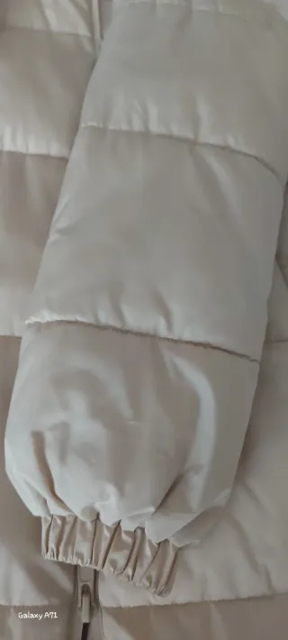 Abrigo largo acolchado oversize beige