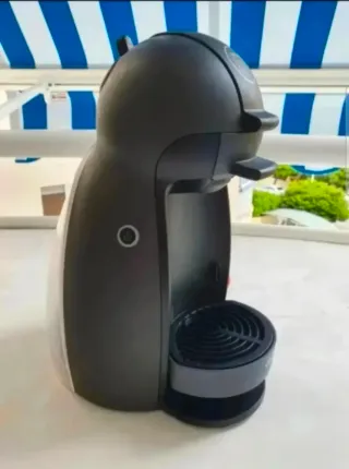Cafetera Dolce Gusto Negra