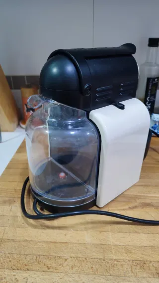 Cafetera Nespresso DeLonghi Blanca