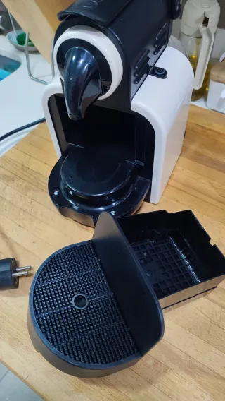 Cafetera Nespresso DeLonghi Blanca