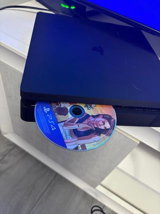 PS4 Slim Negra + Mando y Cables