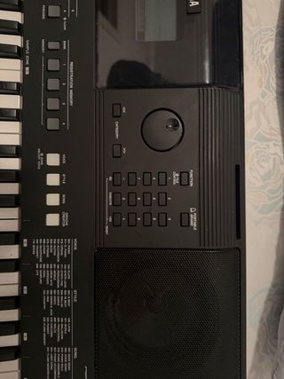 Piano Yamaha E463