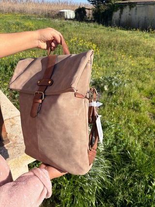 Mochila de piel bufalo en color caqui