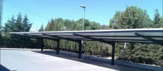 Marquesina de aparcamiento metálica