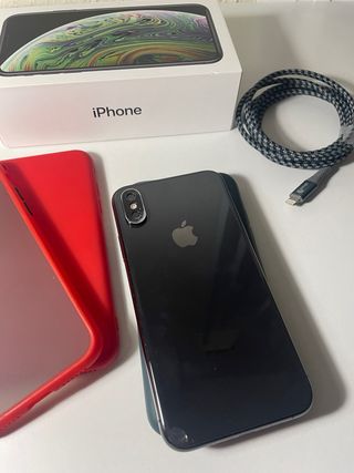 iPhone XS con 2 fundas y cargador