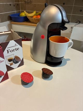 Cafetera Dolce Gusto (cuesta encender) y tostadora