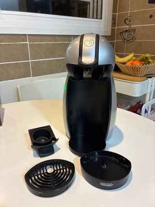 Cafetera Dolce Gusto (cuesta encender) y tostadora