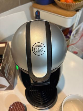 Cafetera Dolce Gusto (cuesta encender) y tostadora