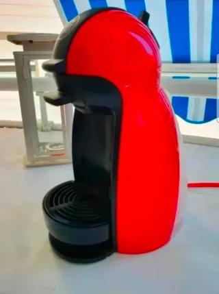 Cafetera Dolce Gusto Roja