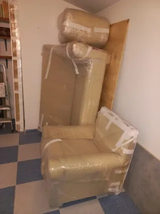 2 sofás y 1 sillón beige/multicolor