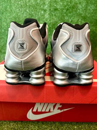 Nike Shox Plata y Negro
