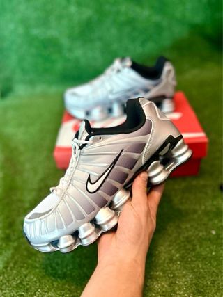 Nike Shox Plata y Negro