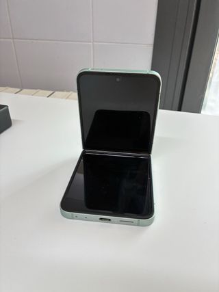 Samsung Galaxy Z Flip 6 Negro/Plateado/Verde