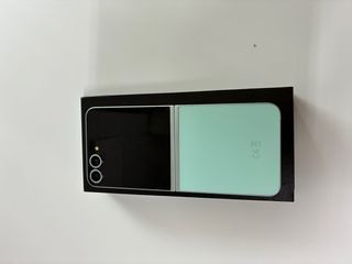 Samsung Galaxy Z Flip 6 Negro/Plateado/Verde