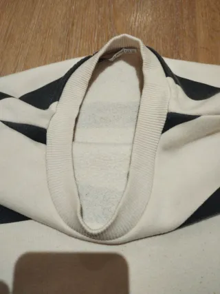 Sudadera Stradivarius rayas negras y blancas