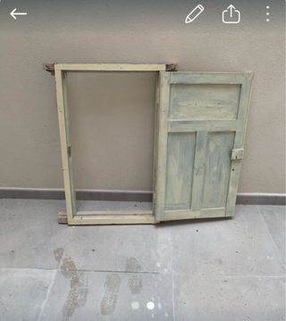 Marco de ventana con puerta