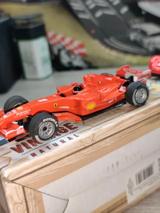 Scalextric Compact 1:43 Coche Ferrari 248F1
