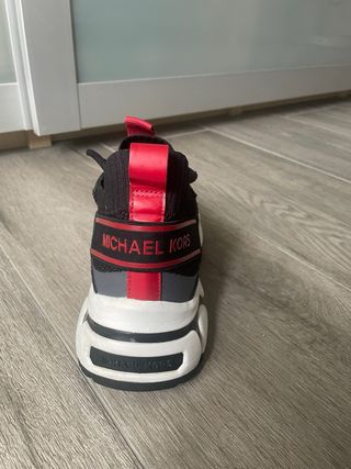 Botines Michael Kors Negros y Rojos